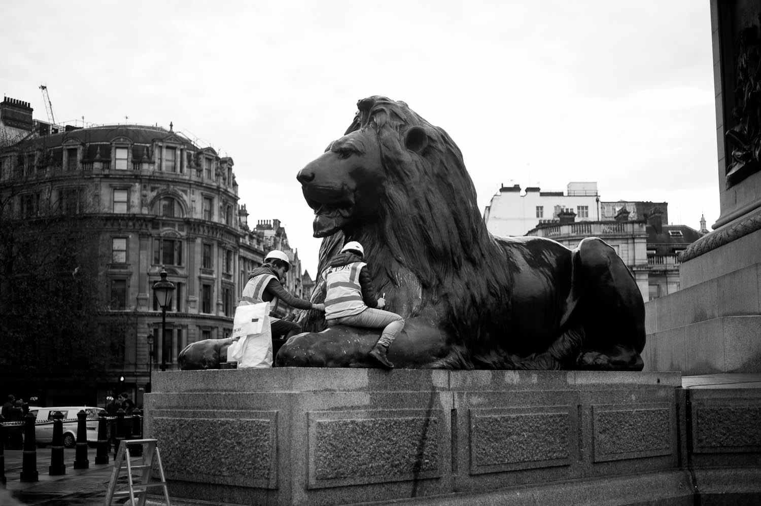 Workers scrub Lion statues clean in London